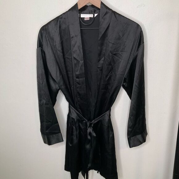 Victoria’s Secret Satin Short Robe - Picture 1 of 4